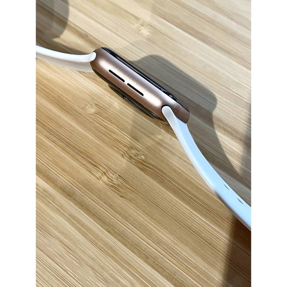 Apple Watch Gold Series 4 40mm GPS + Cell + 3 Bands + Charging Accessories - Picture 5 of 10